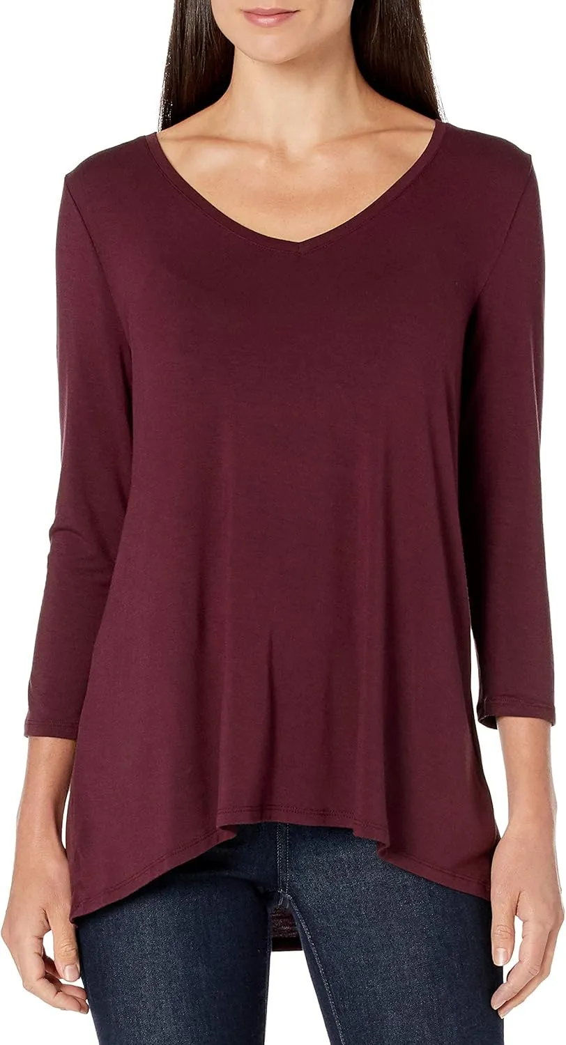 Amazon Essentials Women's 3/4 Sleeve V-Neck Swing T-Shirt (Available in Plus Size), Pack of 2