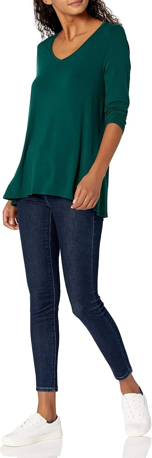Amazon Essentials Women's 3/4 Sleeve V-Neck Swing T-Shirt (Available in Plus Size), Pack of 2