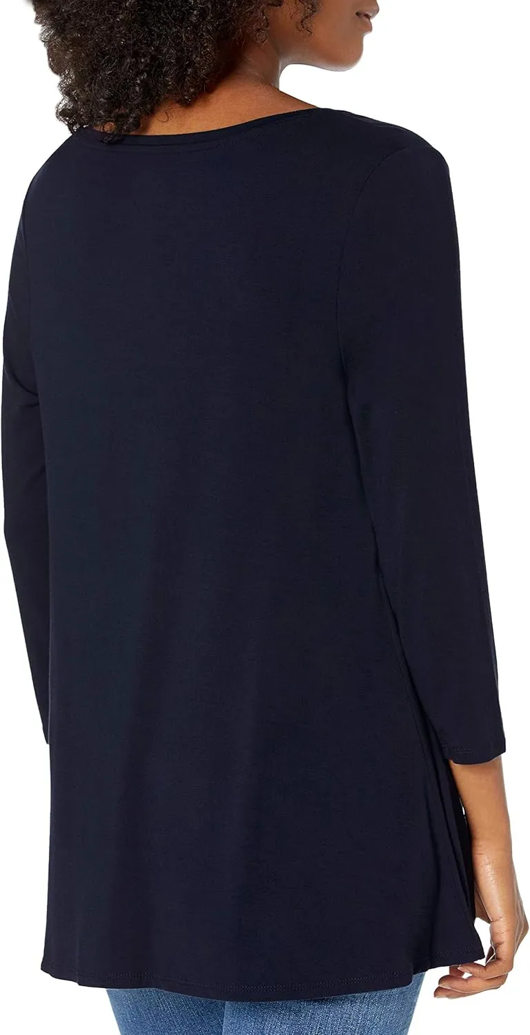 Amazon Essentials Women's 3/4 Sleeve V-Neck Swing T-Shirt (Available in Plus Size), Pack of 2