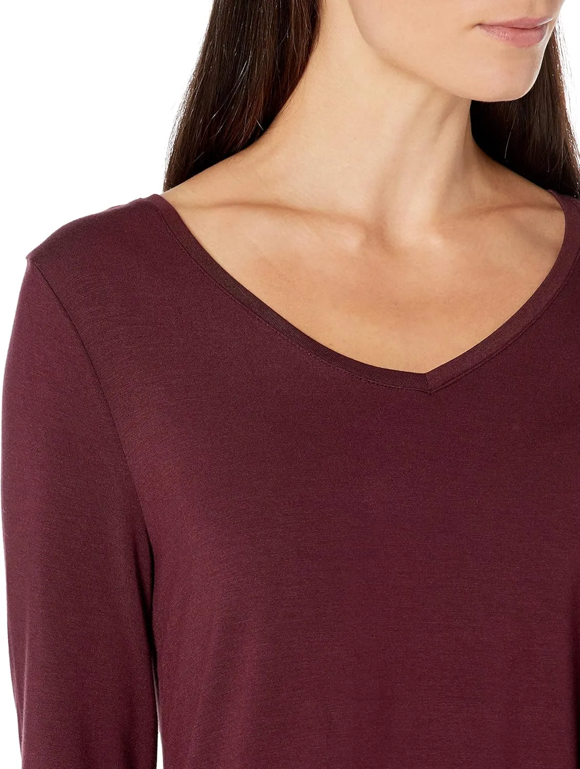 Amazon Essentials Women's 3/4 Sleeve V-Neck Swing T-Shirt (Available in Plus Size), Pack of 2