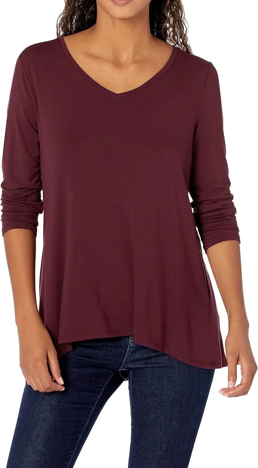 Amazon Essentials Women's 3/4 Sleeve V-Neck Swing T-Shirt (Available in Plus Size), Pack of 2