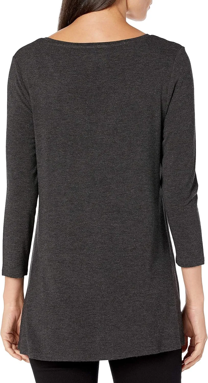 Amazon Essentials Women's 3/4 Sleeve V-Neck Swing T-Shirt (Available in Plus Size), Pack of 2