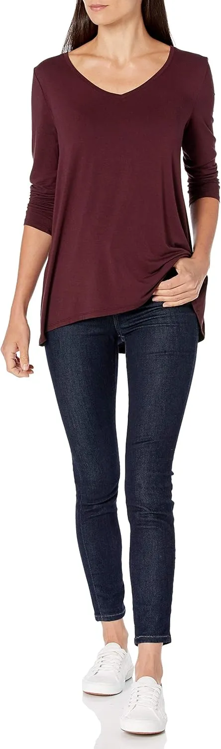 Amazon Essentials Women's 3/4 Sleeve V-Neck Swing T-Shirt (Available in Plus Size), Pack of 2