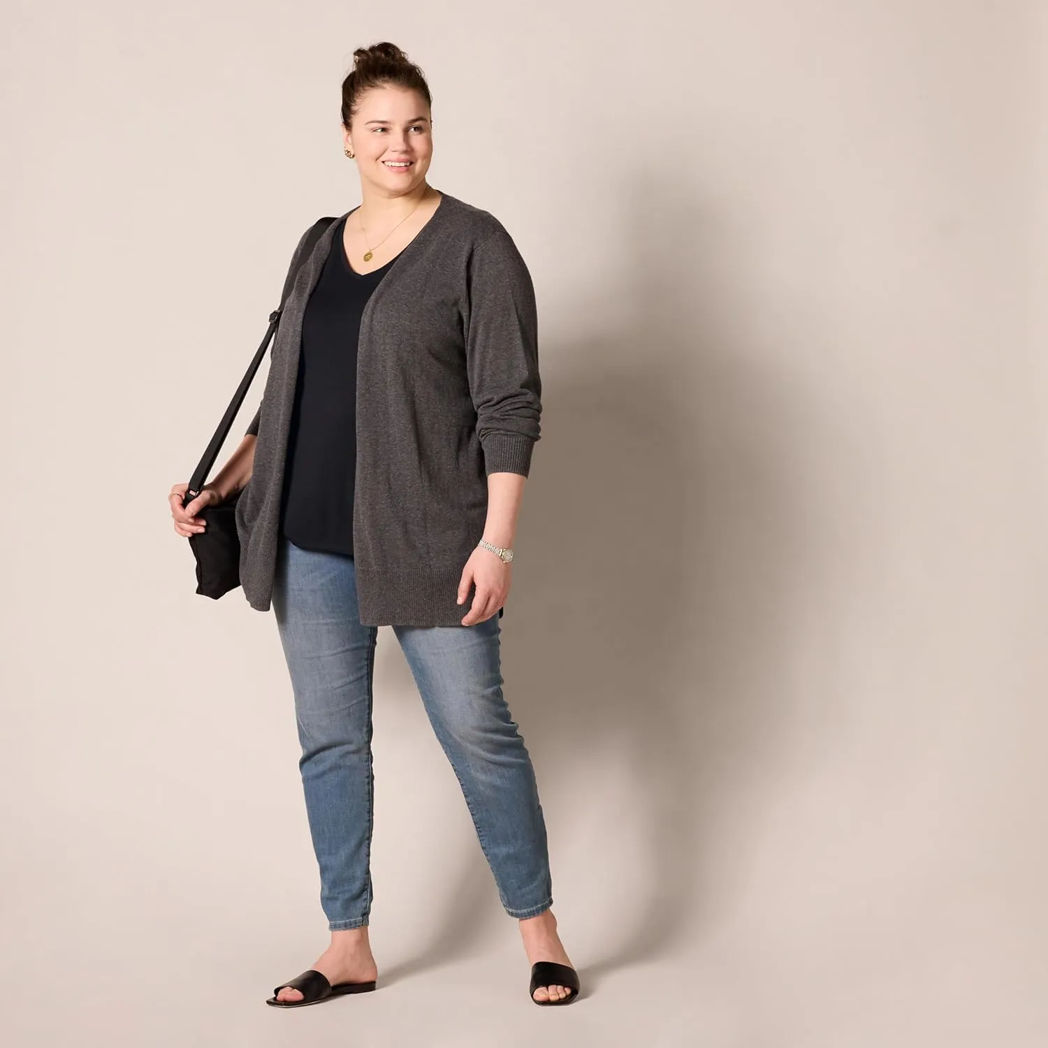 Amazon Essentials Women's 3/4 Sleeve V-Neck Swing T-Shirt (Available in Plus Size), Pack of 2