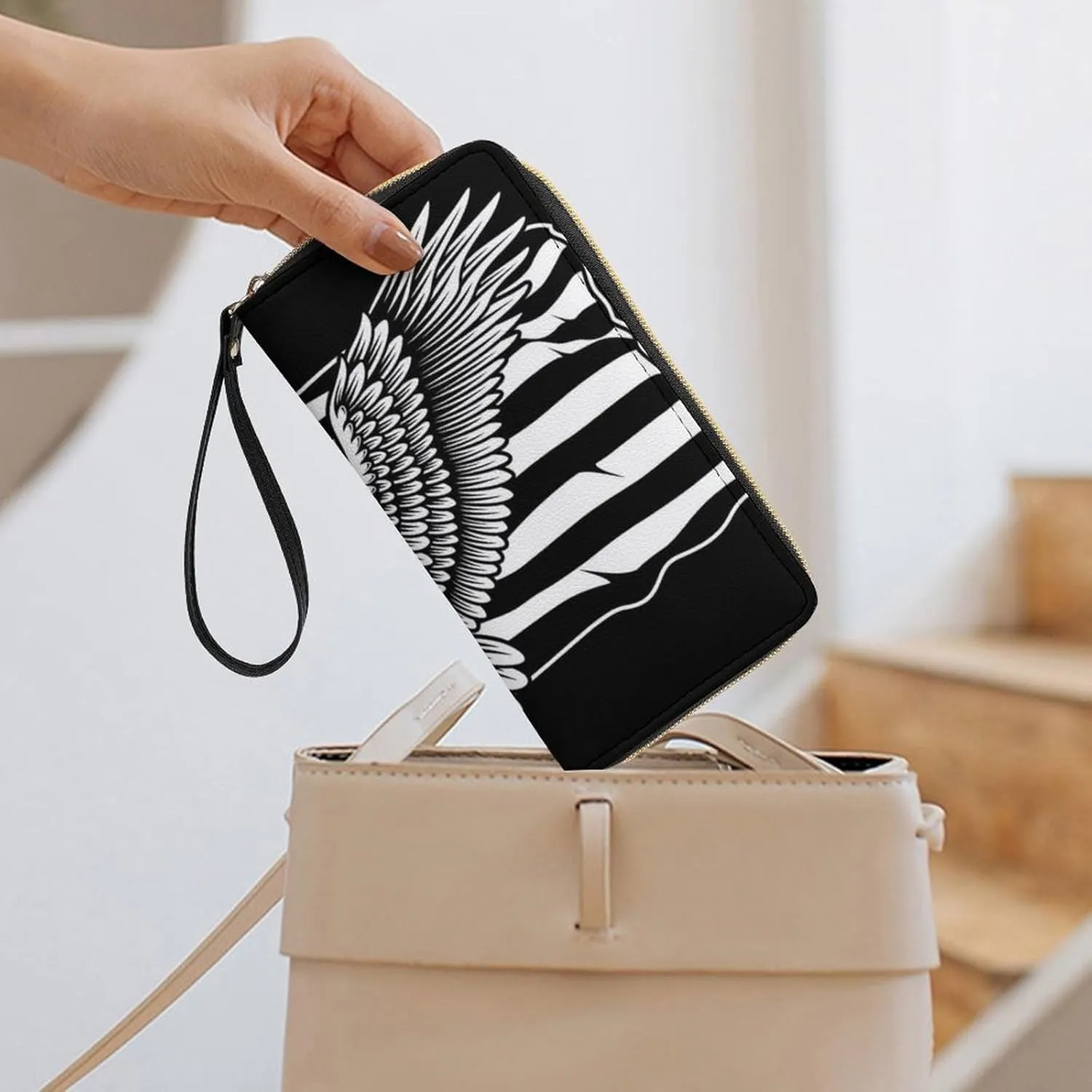 Women's Black And White American Flag Patriotic USA Bald Eagle Pattern PU Leather Clutch with Wristlet, 7.8x4.1x1.4 Inch Compact Wallet for Daily Essentials, Fashionable and Functional Design